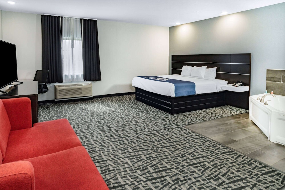 Deluxe Suite, 1 King Bed, Non Smoking - Photo 2