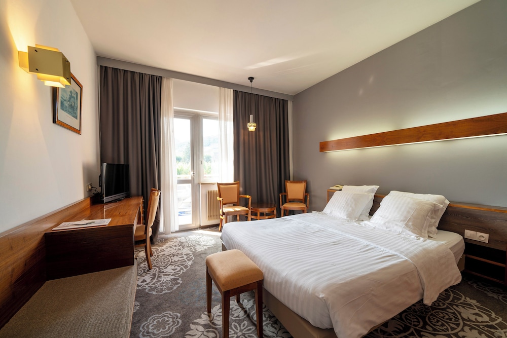 Superior Double Room, Balcony - Photo 7