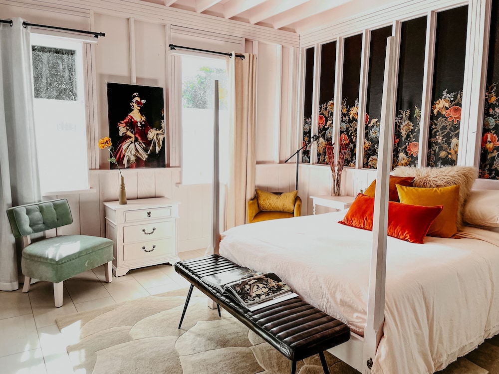 Design Studio, 1 Queen Bed photo 1