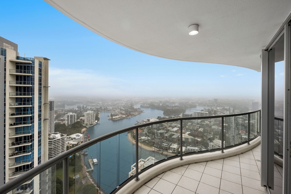 Level 37 Ocean View 3 Bedroom Apartment photo 1