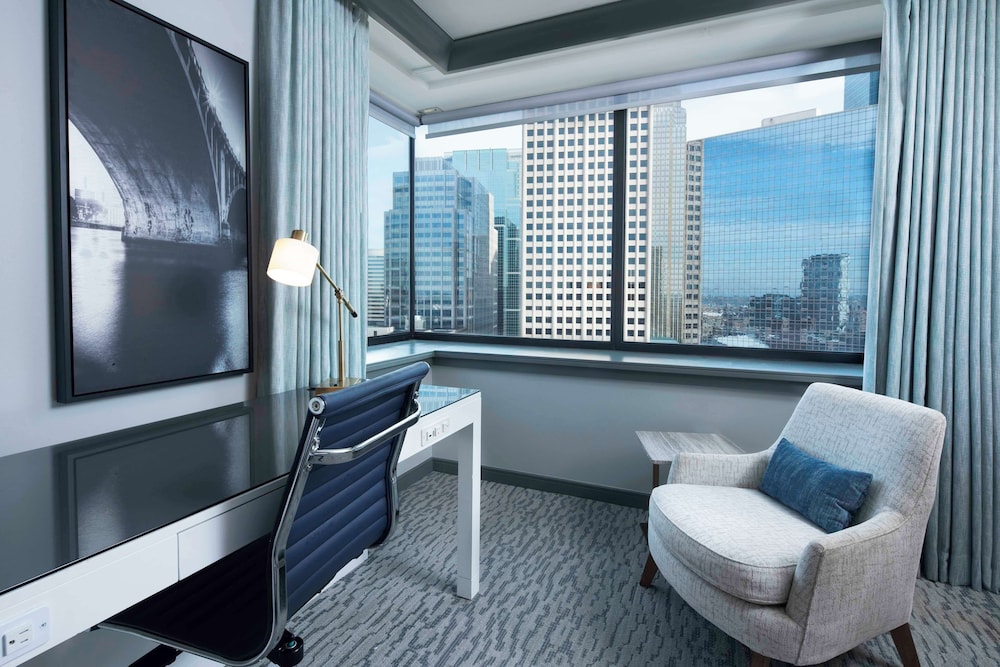 Room, 1 King Bed, City View, Corner - Photo 1