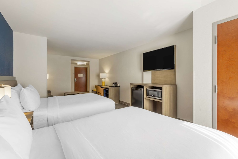 Suite, 2 Queen Beds, Non Smoking photo 3