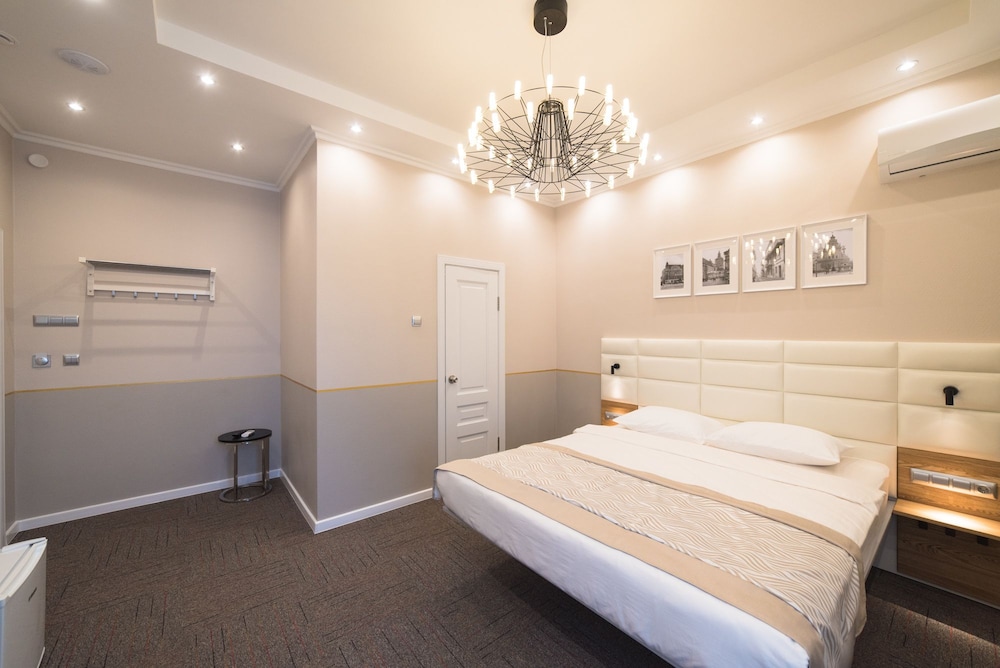 Standard Double Room, No Windows photo 3