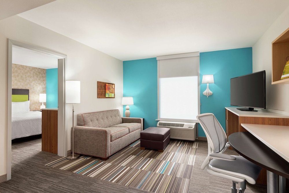 Suite, 1 Queen Bed, Accessible, Bathtub photo 2