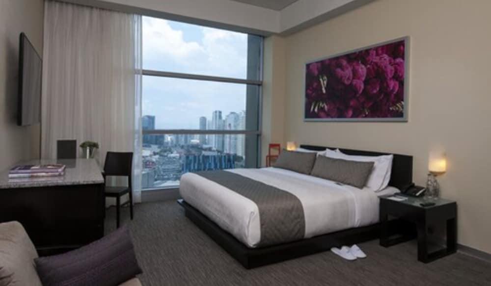 Deluxe Room, 1 King Bed photo 2