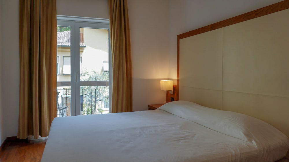 Standard Double or Twin Room - Photo 1