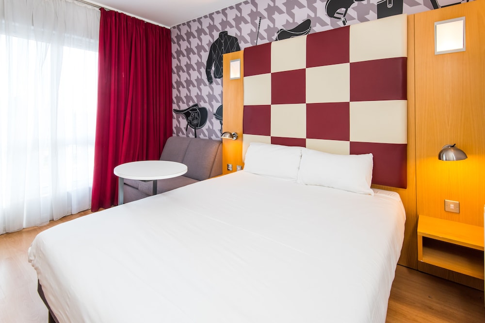 Room, 1 Double Bed (The Queen) - Photo 3