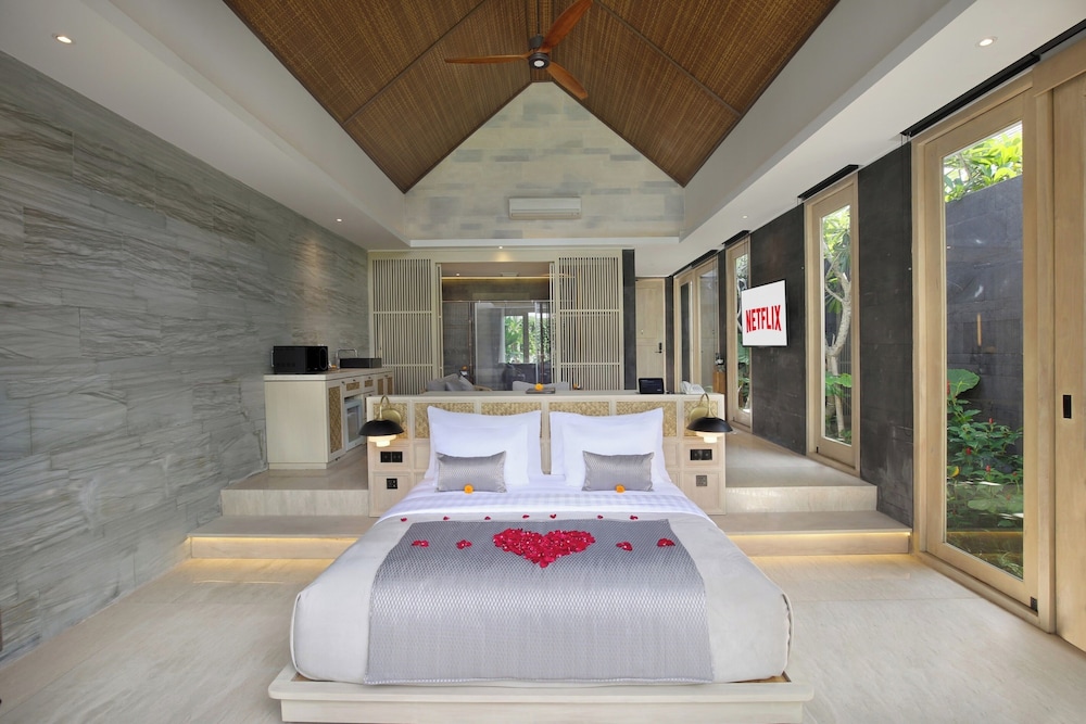Smart 1 Bedroom Villa With Private Pool & Jacuzzi - Near Construction - Photo 2