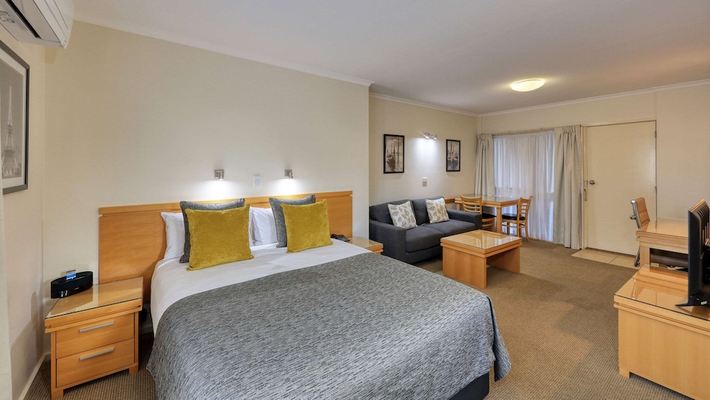 Suite, 1 Queen Bed, Non Smoking - Photo 7
