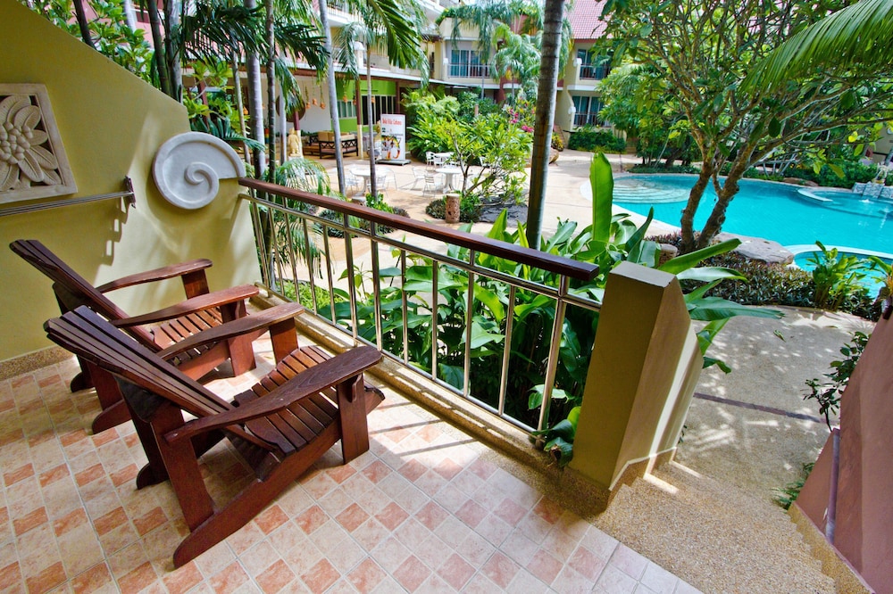 Deluxe Pool Access - No Pets Allowed - Photo 6