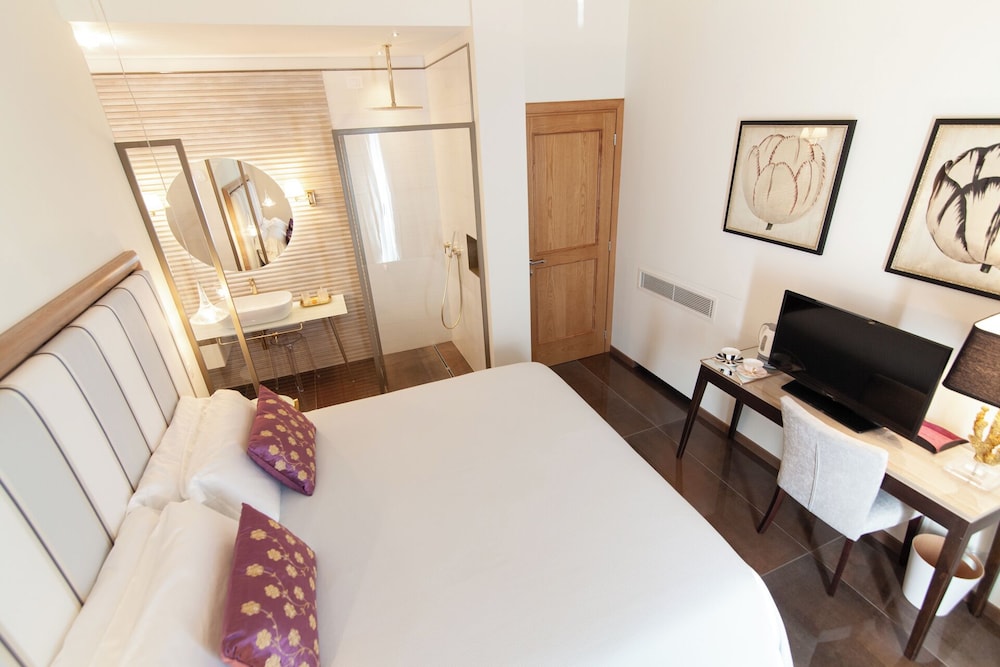 Romantic Double Room, Hill View photo 1