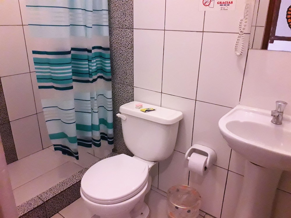 Basic Triple Room, 1 Bedroom, Non Smoking photo 3