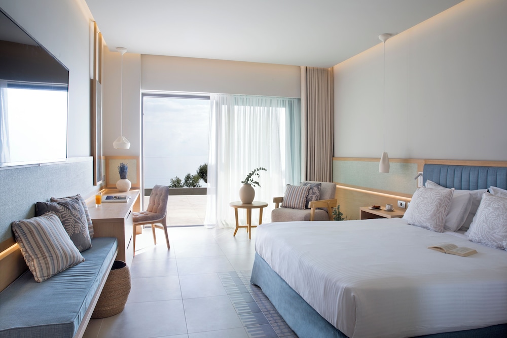 Deluxe Room Seafront Private Pool - Photo 1