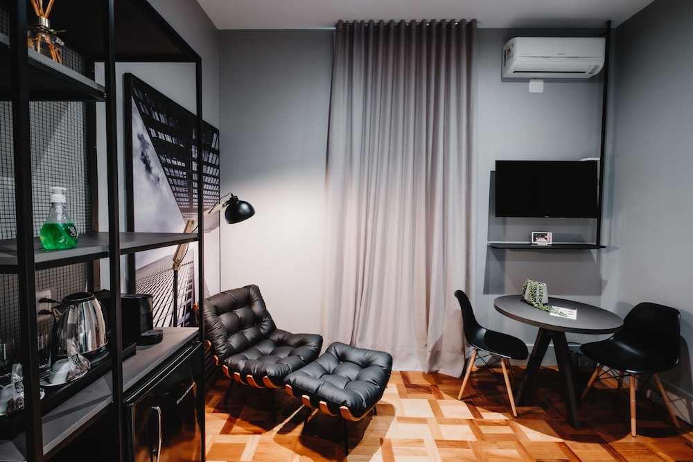 Suite 01 - Photo 4