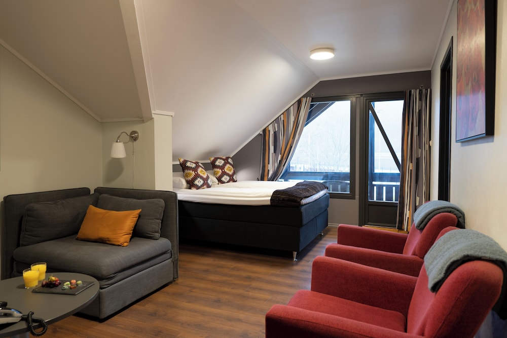 Family Room, Balcony photo 1