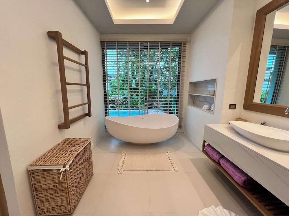 Garden Pool Villa With Seaview photo 2