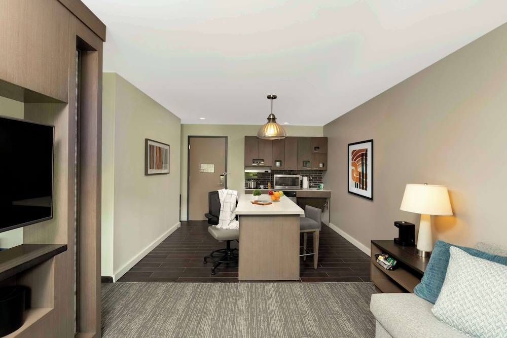 Studio Suite, 1 King Bed, Accessible, Bathtub photo 1