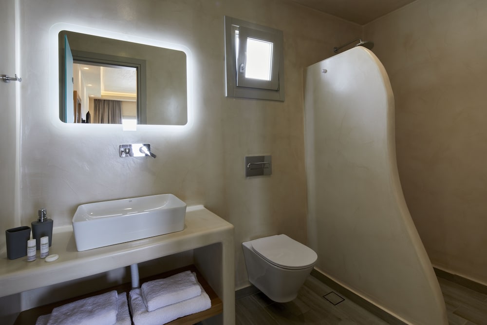 Deluxe Double or Twin Room, Sea View - Photo 11