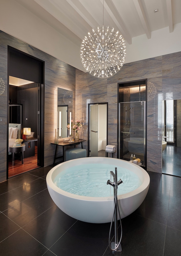 Presidential Suite, 1 King Bed thumbnail 5