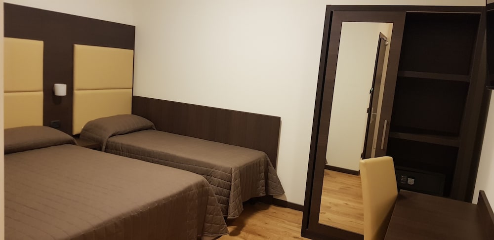 Standard Triple Room photo 3
