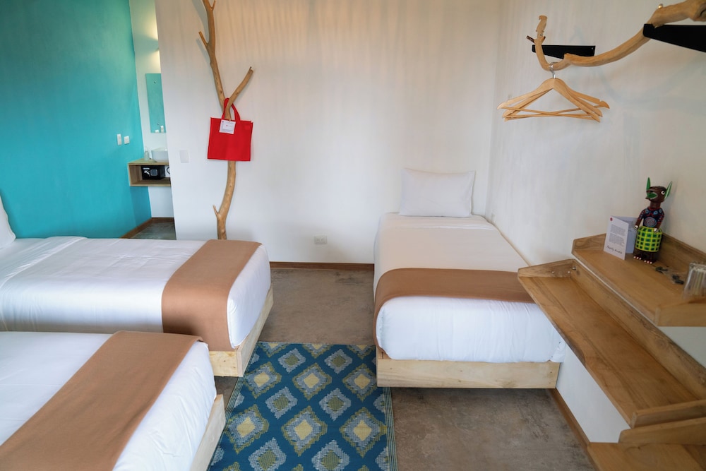 Deluxe Triple Room, Patio, City View