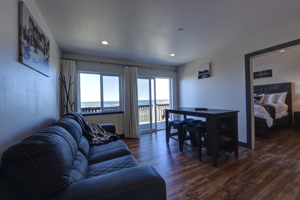 Family Room, 2 Bedrooms, Partial Ocean View