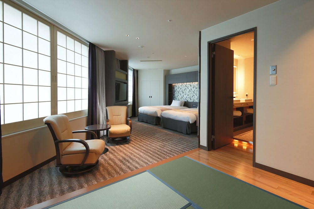 Japanese Western Room Non-Smoking 50 sqm (Extra bed, futon will be arranged for 3 or more people) photo 3