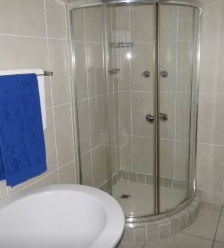 Premium Double Room, 1 Bedroom, Private Bathroom, Courtyard View photo 2