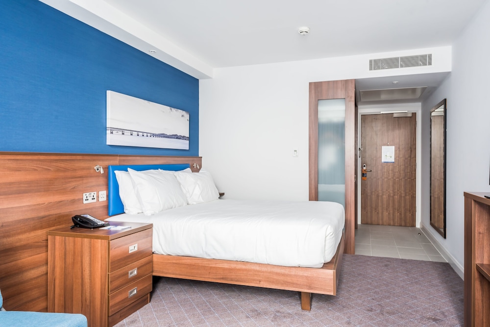 Family Room, 1 Queen Bed, Accessible (Connecting Rooms)
