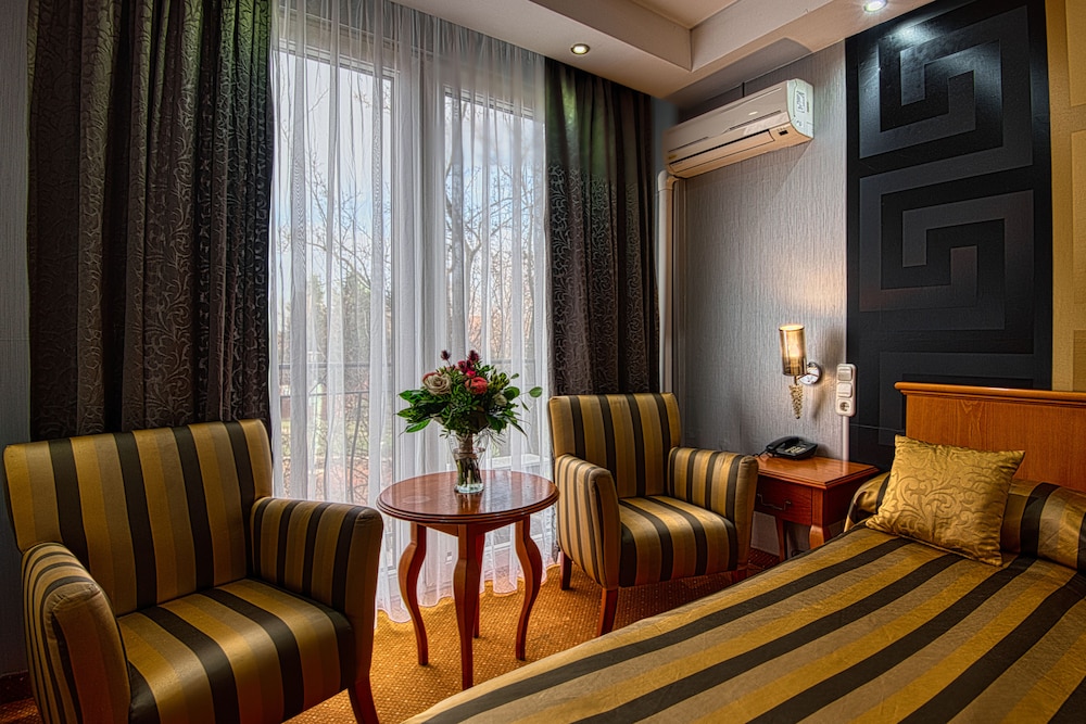 Superior Suite, Garden View photo 2