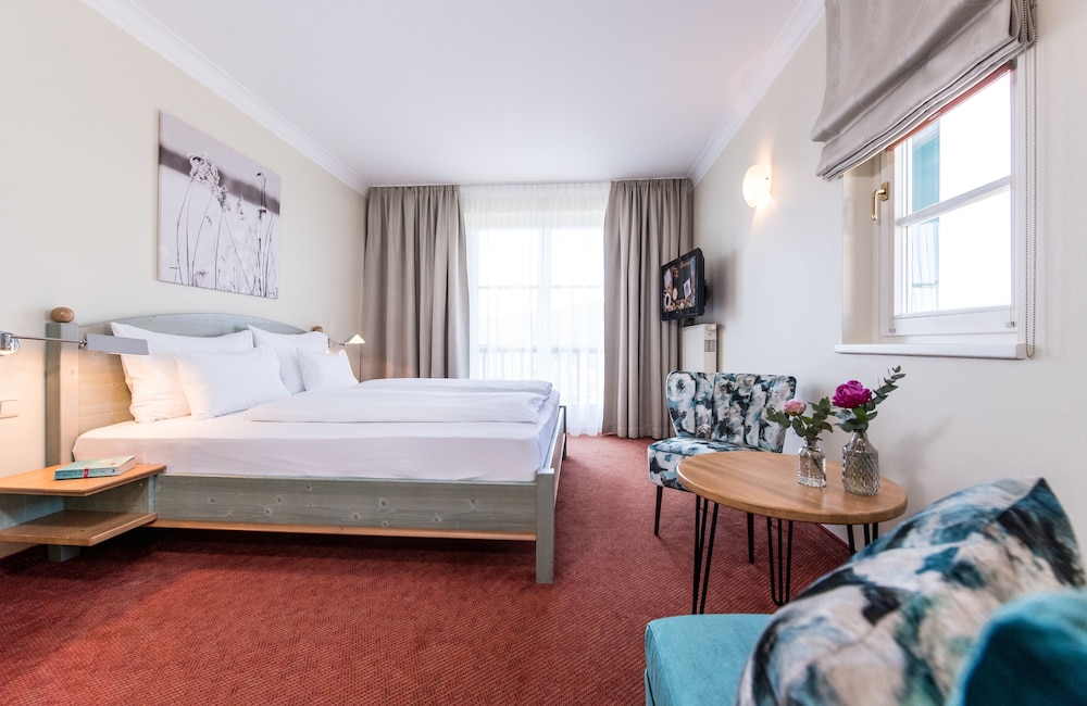 Comfort Double Room, 1 Queen Bed, Balcony, Lakeside photo 1