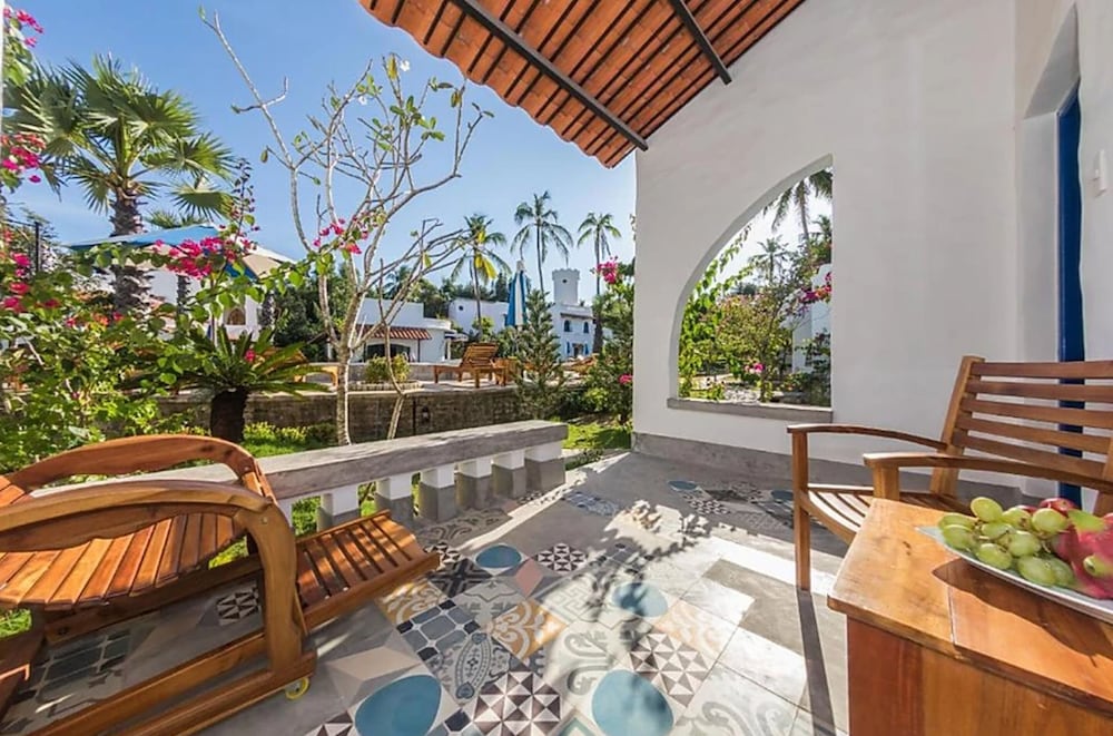 Deluxe Double Bungalow photo 2
