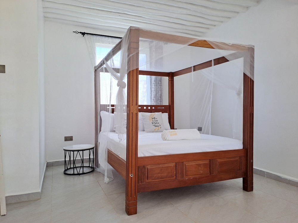 Executive Studio Suite, Kitchenette, Pool View photo 2
