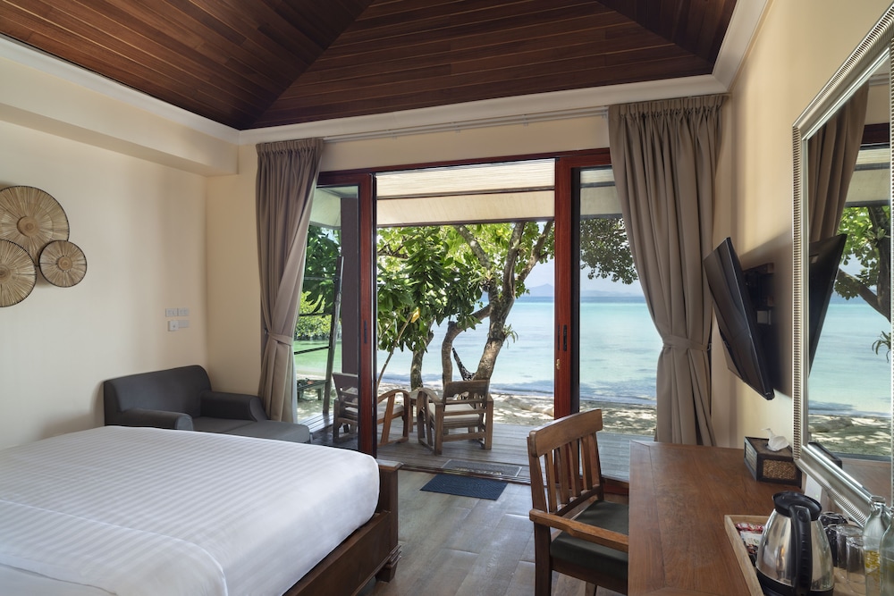 Beachfront Breeze - Photo 7