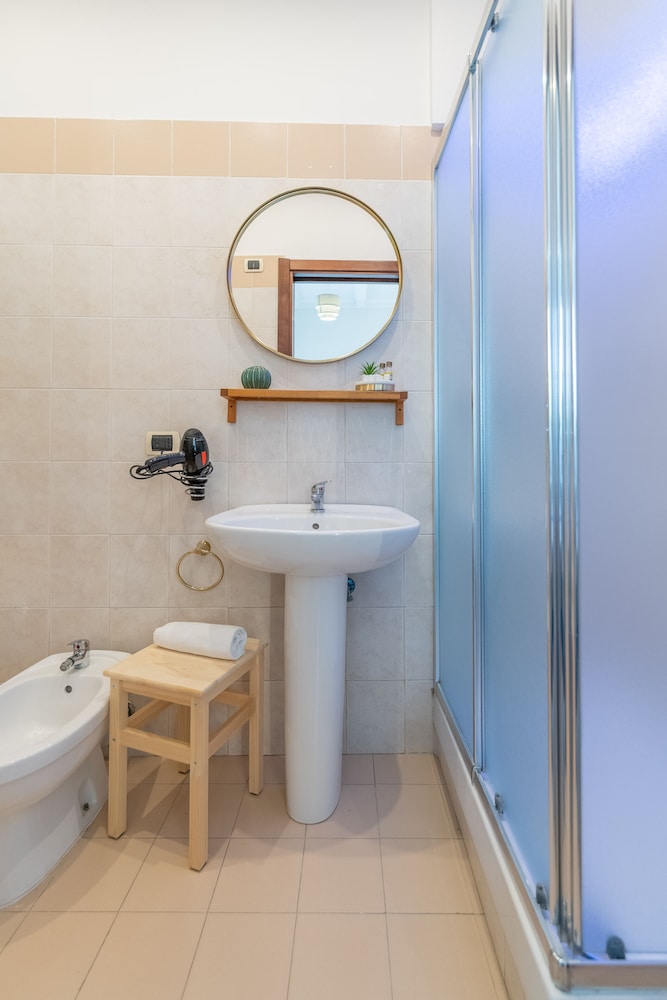 Classic Room, 1 Bedroom, Non Smoking, Ensuite - Photo 13