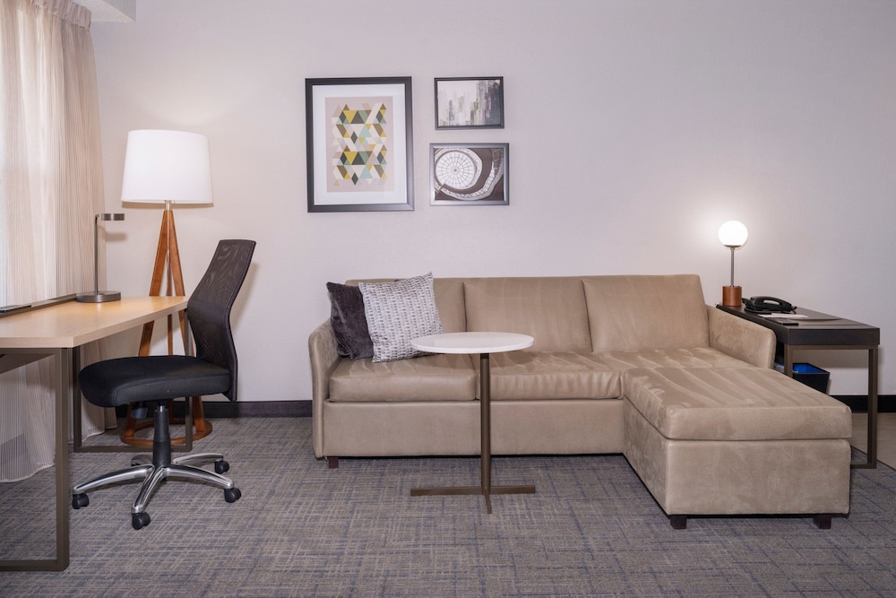 Suite, 1 Bedroom - Photo 8