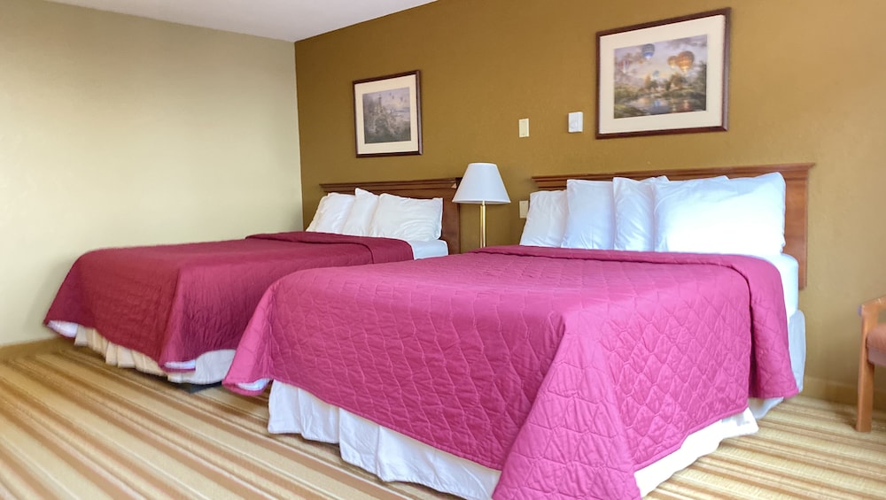 Room, 2 Queen Beds, Non Smoking (Exterior Access) - Photo 1