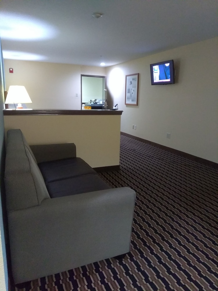 Room - Photo 10