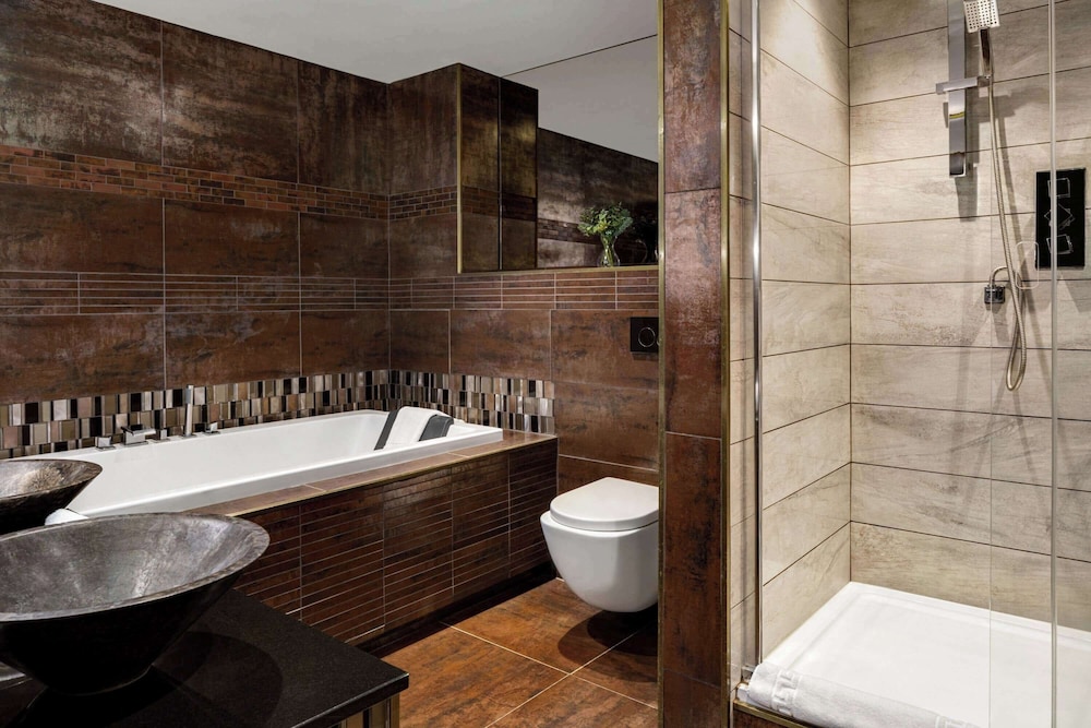 Executive Suite - Photo 12