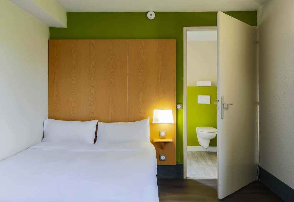 Double Room, Mobility Accessible - Photo 1