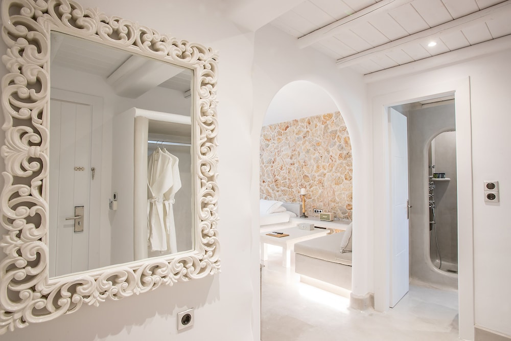 Executive Suite - Photo 8