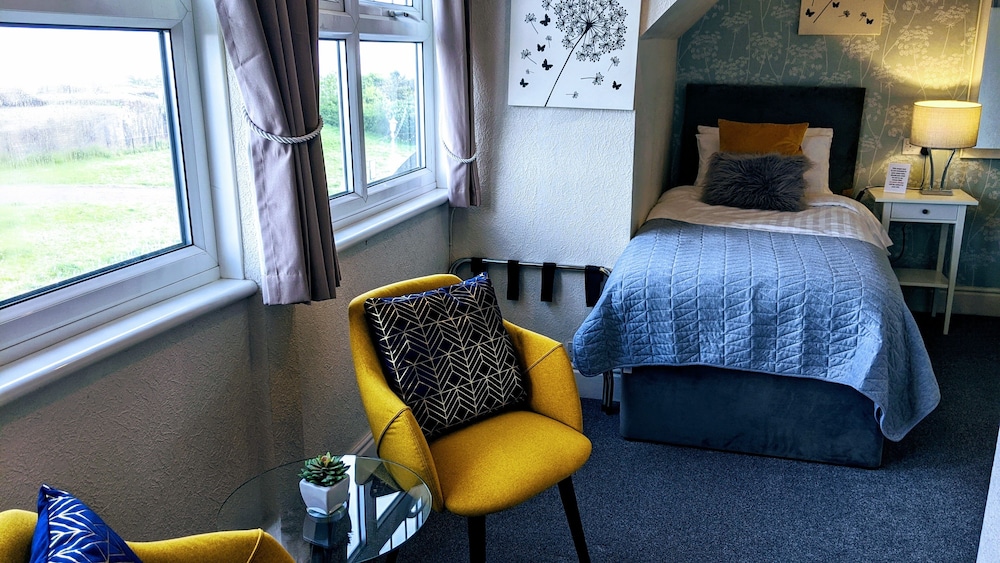 Suite, Ensuite ( 2 Adults & 1 Child) photo 2