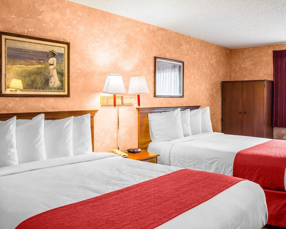Standard Room, 2 Queen Beds, Non Smoking - Photo 10
