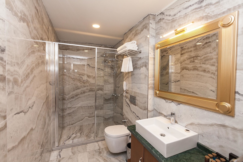 Deluxe Triple Room photo 3