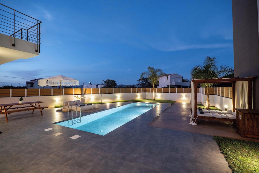 Exclusive Villa, Pool View