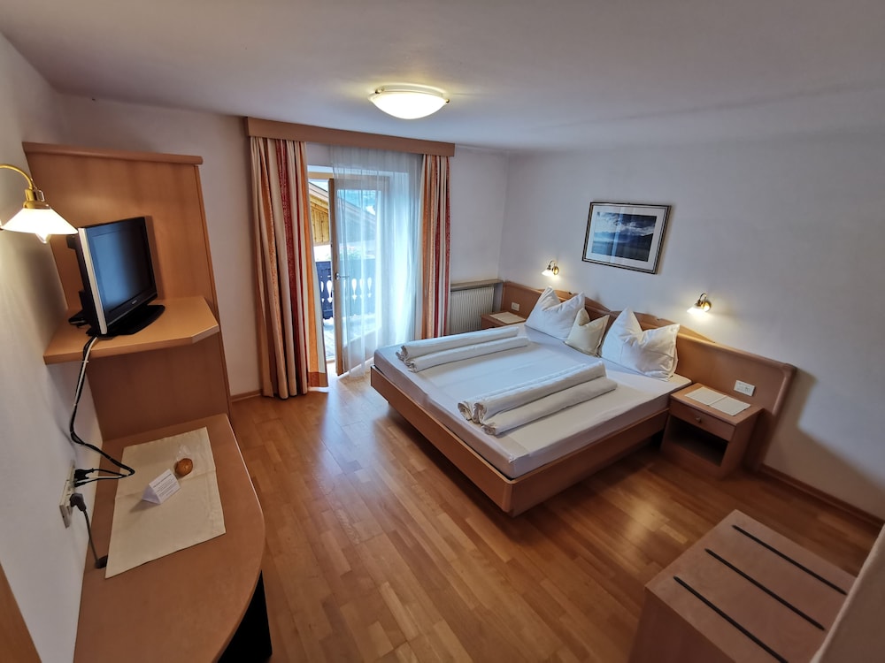 Premium Double Room, 1 Queen Bed, Balcony, Valley View photo 1