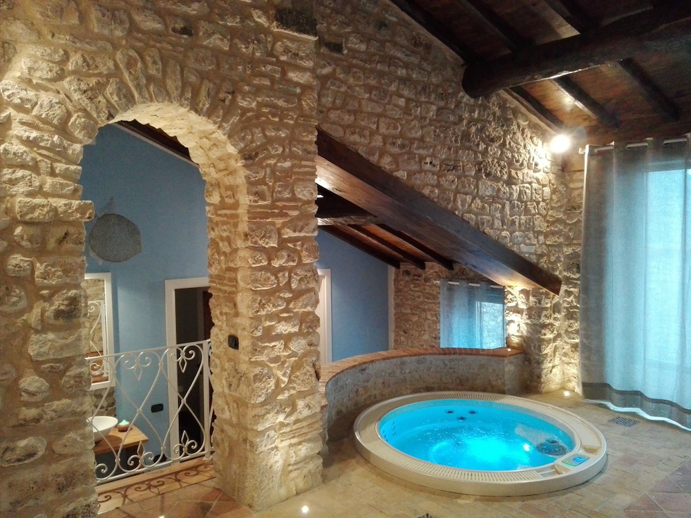Luxury Suite, 1 Bedroom, Hot Tub photo 1