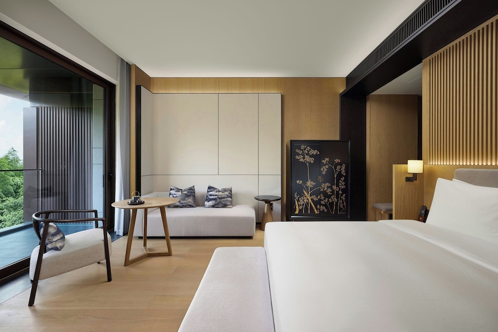 Room, 1 King Bed photo 2
