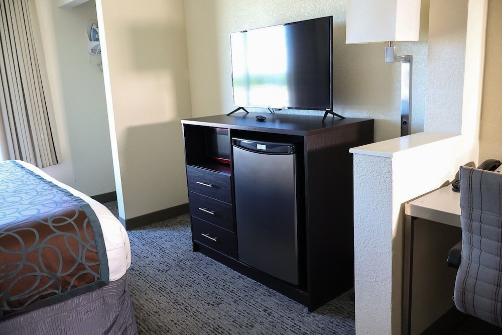 Junior Room, 1 King Bed, Jetted Tub photo 3