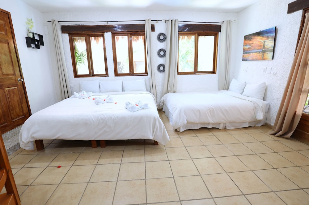 Coba Family Suite with Balcony and Private Bathroom - Photo 2